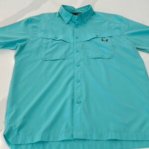 Under armor loose, heat gear button shirt, size large. Like new! 25” pit to pit.